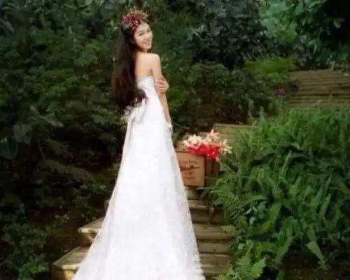 心理测试3款嫁衣,最想穿哪个,测你的白马会在哪遇见