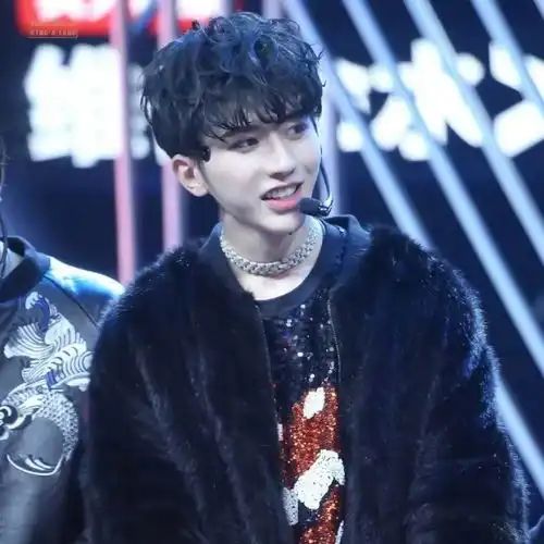 韩系刘海out女生还是喜欢这种露额头的大狼狗好吗