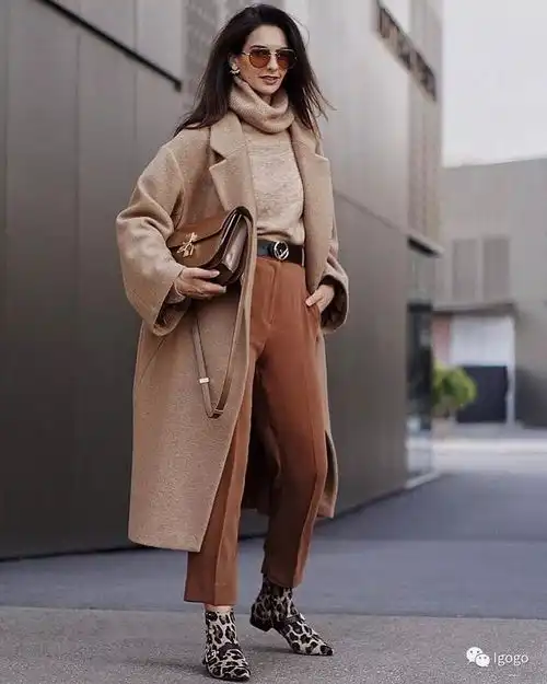 这个色系搭配不好像阿嫲,搭配得好就能像刘雯一样有高级感