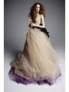 2019婚纱流行趋势点亮疲惫生活的新娘梦