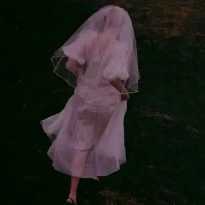 网易云热评打王者己方两个挂机,我们疯狂补兵,打到一半,adc突然