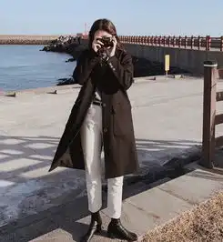 会穿深色系的女生,魅力都不会太差美得不可方物