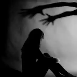 一位女生患抑郁的想法拖累了家里人这么久是不是只有死才能解脱我的命运