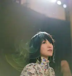 会穿不重要周迅换短发显老10岁,穿上粉色印花裙又美回20岁