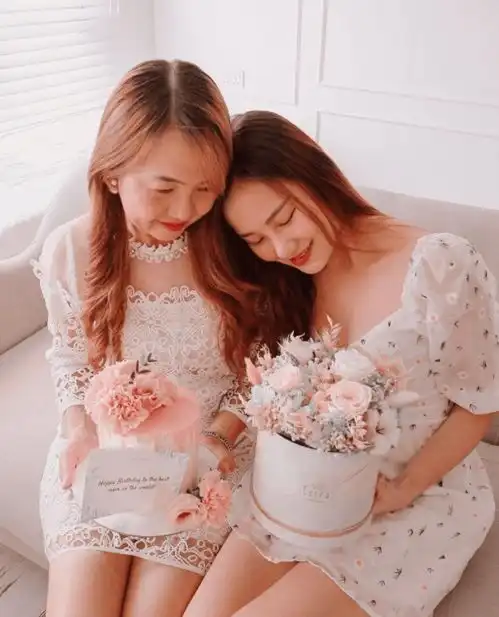 今夏纯欲衫穆勒鞋巨流行,谁穿谁洋气