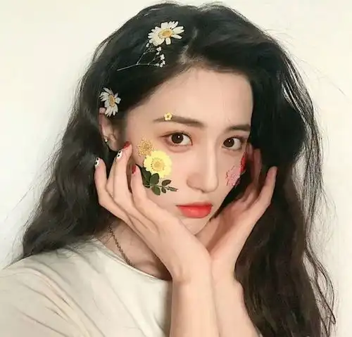 闺蜜头像黄色系红唇