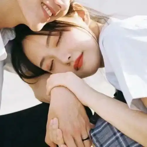 情侣头像陌上少年如春花开放,枝头春花如少年谈笑