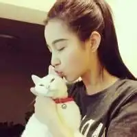 可爱的女生抱着小动物的头像,有吗