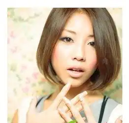 日系清新女生短发发型突显女性柔美3
