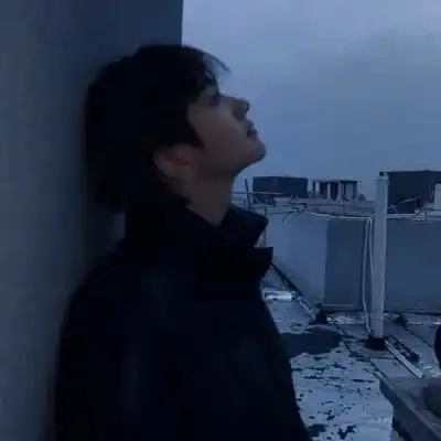 男生头像开开心心的睡觉才叫睡觉啊