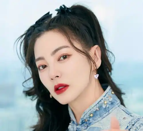 张雨绮有多敢穿,直接改造黄龄的超大蝴蝶结,上身效果绝了