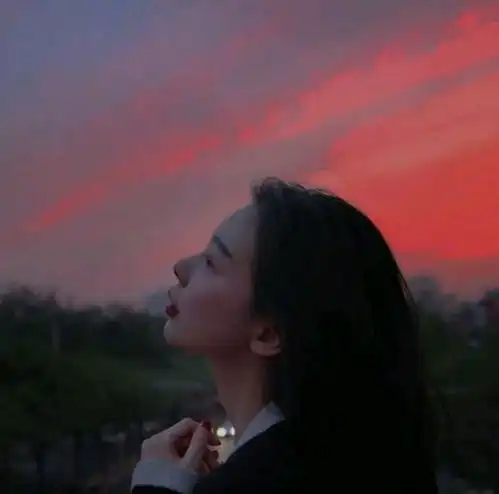 网易云戳心句子你是我逢人就说的骄傲,我却是你闭口不提的秘密