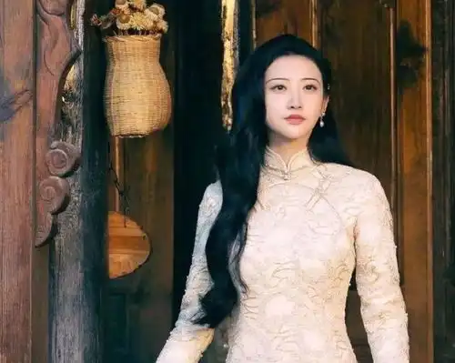 首部民国吸血鬼剧来袭高伟光饰演深情吸血鬼,女主盲女造型可怜