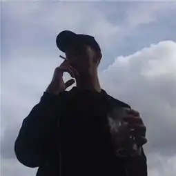 2018男生阳光帅气头像大全把心掏给你你却还嫌它血腥