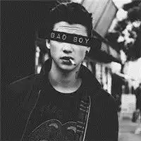 一二三向前看欧美气质帅哥头像