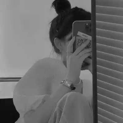 温柔淡颜系女头像黑白