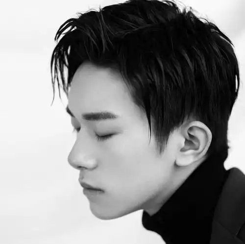 tfboys新闻200322易烊千玺侧颜杀合集,高贵冷艳气质非凡