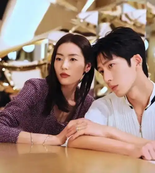 井柏然刘雯合体大片释出二人互相牵手氛围暧昧