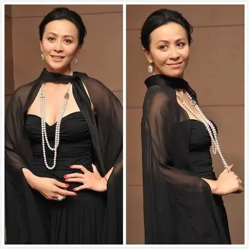 刘嘉玲穿着一身黑色长裙,容貌不减当年,看起来还是那么高贵