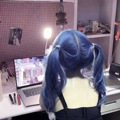 网易云热评同桌长得像乔碧萝,我对男友吐槽,却手滑发给同桌了结果