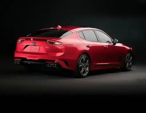 斯汀格搭载的是一台2.0t涡轮增压发动机