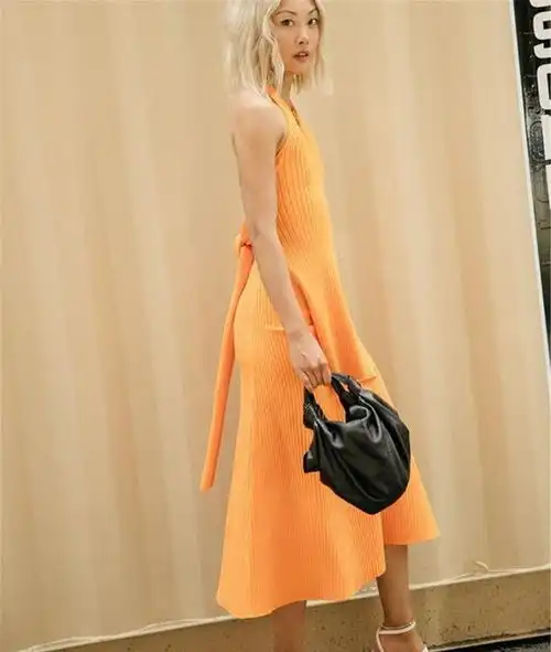 春季别总穿黑色系了,今年流行穿阳光色,洋气优雅高级感十足