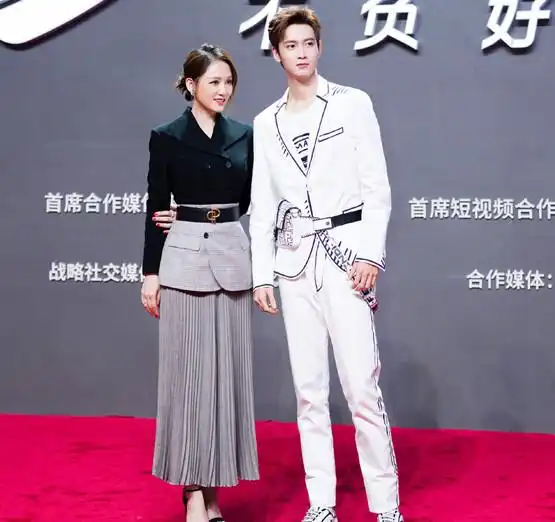 陈乔恩6月瘦22斤变女神穿西装打底衫曲线变更好,沙漏身材太赞
