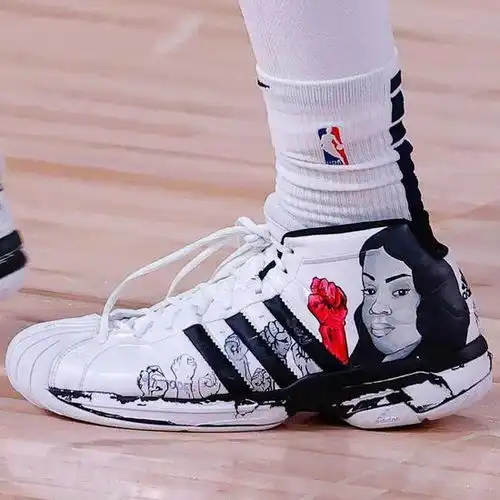 未进全明星却签下1.7亿大合同,他值得拥有签名鞋吗