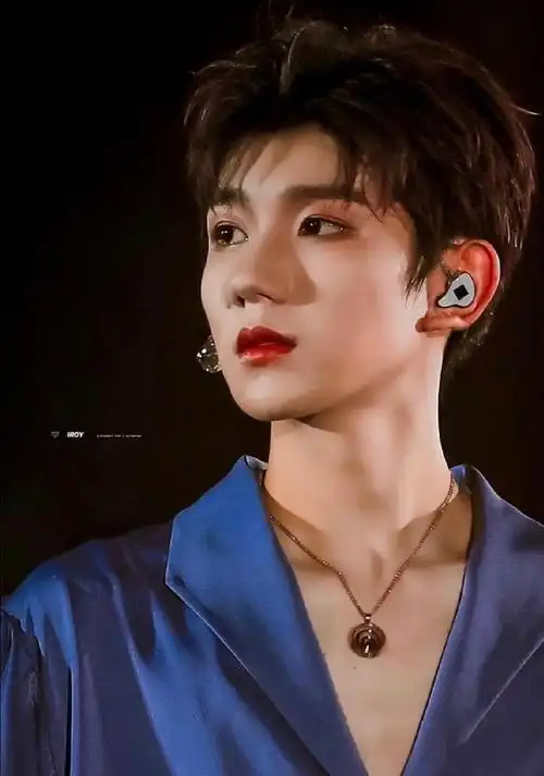 娱乐圈男明星锁骨有多爱,王源肖战太迷人,锁骨美人王一博