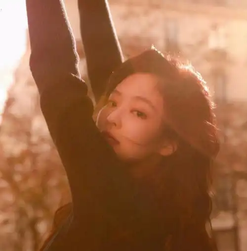 猫系长相的女生,脸上多半有这4个相似特征,很容易分辨出来