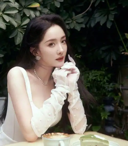 女生头像纯白系头像可爱