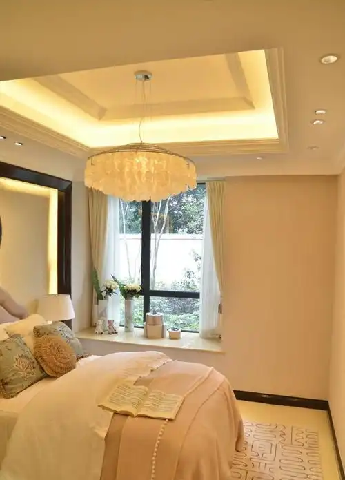 简约风格卧室飘窗装修设计效果图