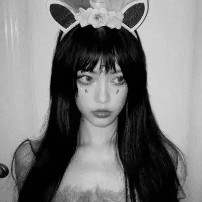 白色系头像是什么样子女