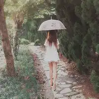 一个人的微信头像是两个人的背影