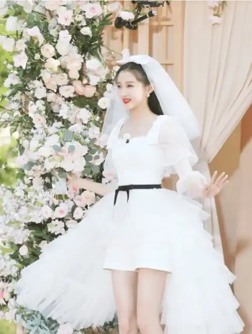 当女星穿上婚纱,吴宣仪甜美,孟美岐精致,看到关晓彤羡慕鹿晗