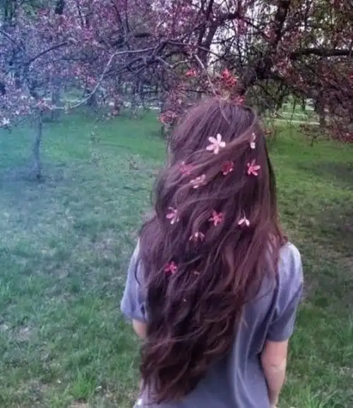 回族戴头巾女头像背面