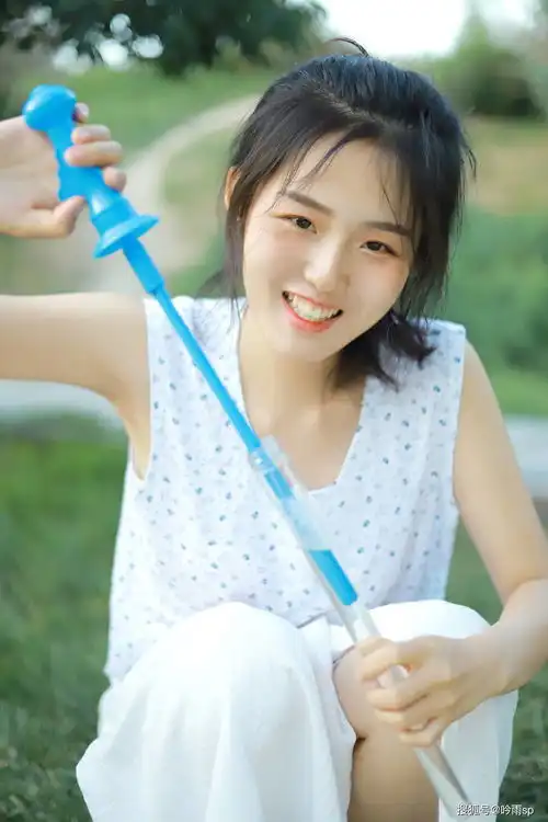 你的眼神太温柔了,笑起来融化了我的少女心