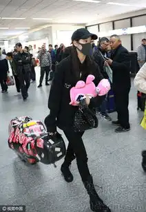 欧阳娜娜自拉大提琴长腿吸睛手拿玩偶少女心足