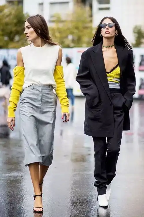 闺蜜出街,你要独自吸睛or一起养眼