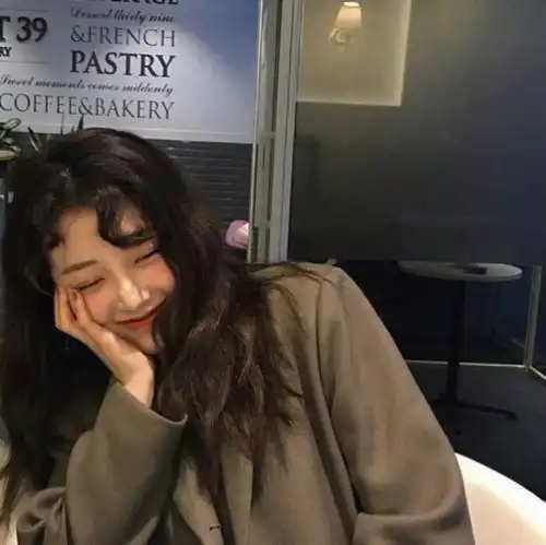 有好看的复古女头像或者御姐头像吗