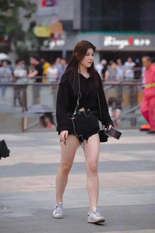 学会同色系穿搭带你走近时尚,黑色系穿搭高冷气质,霸气十足