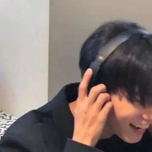 男生头像懂得知足常乐每天就会有满口袋的幸福感