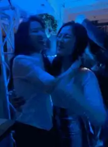 刘亦菲素颜玩自拍,却意外捧红一旁的女闺蜜,不出道可惜了