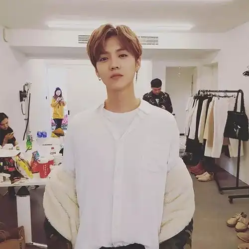 时尚男生戴起耳环来,真的是女生都要靠边站