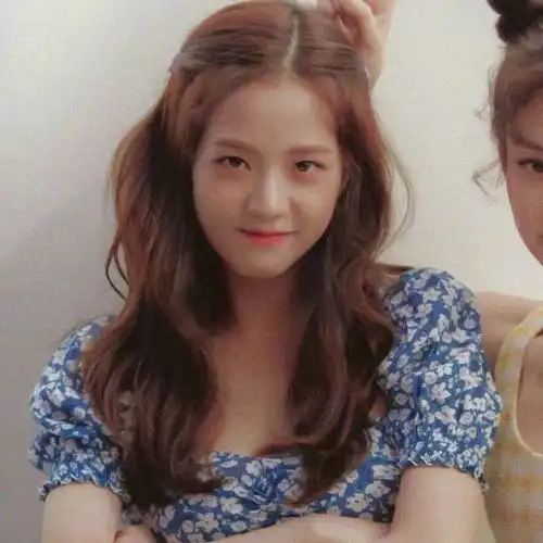 有没有四人闺蜜头像真人的emmmm想要四个人都不一样的那种