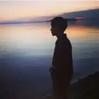 qq头像男生海边男生海边侧影背影qq头像