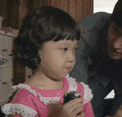 天啦噜左有阿拉蕾,右有金雪妹妹,现在的娃娃怎么能都这么萌