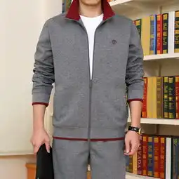 中年大叔还穿衬衫就落伍了,聪明男人都穿运动套装,有品味还不贵
