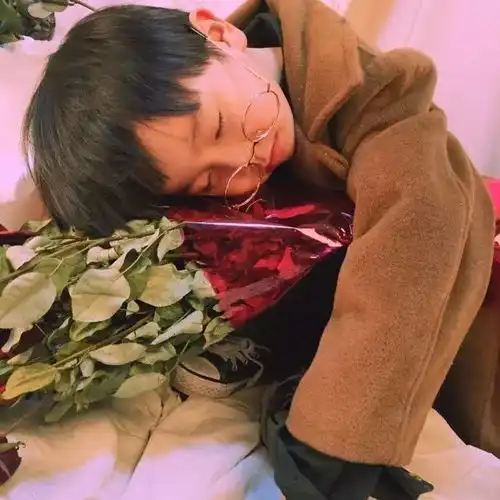 这小子真帅不听话的4岁小男孩,戳中了中国式教育的痛点