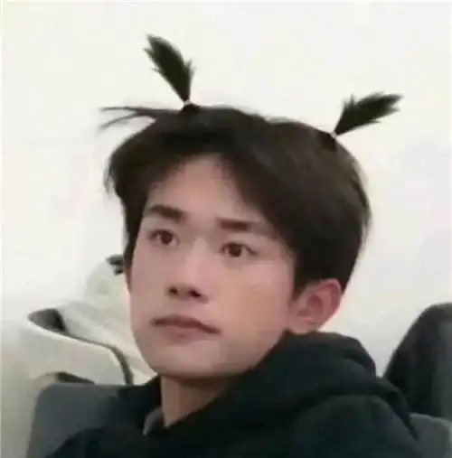 千玺的搞怪瞬间,直男式敷面膜,看到wink别再为难自己了